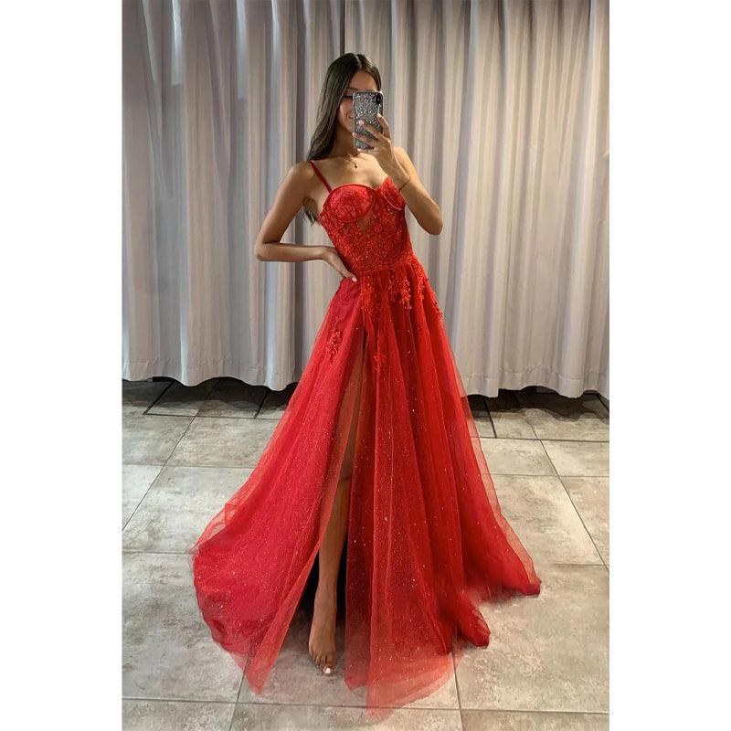 Robe de bal longue en tulle rouge avec fente et appliques pour femmes