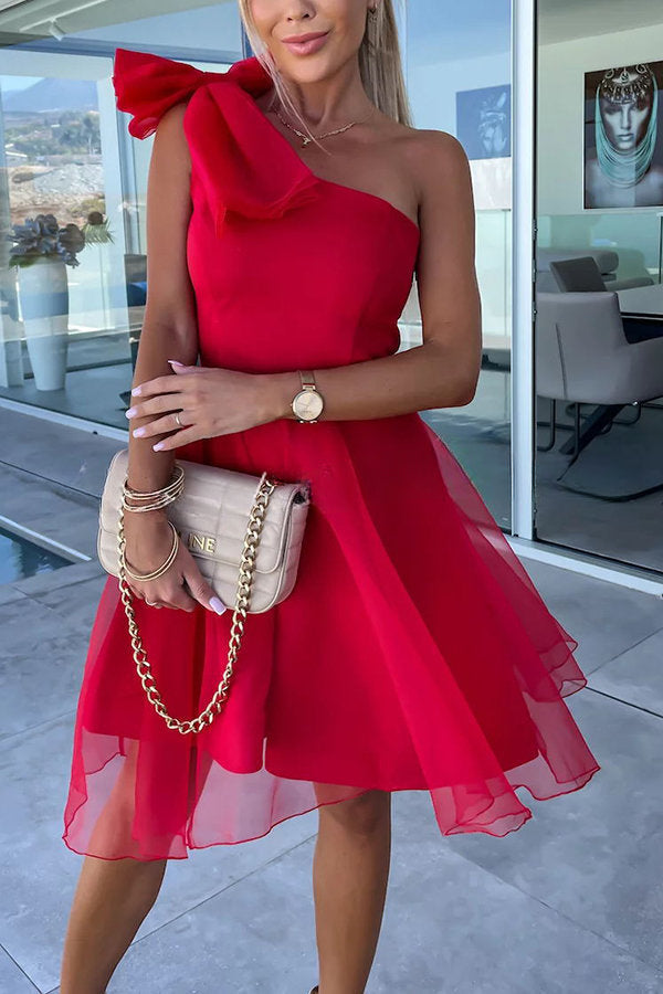 Robe courte en tulle à une épaule avec nœud Lifetime Celebrations 