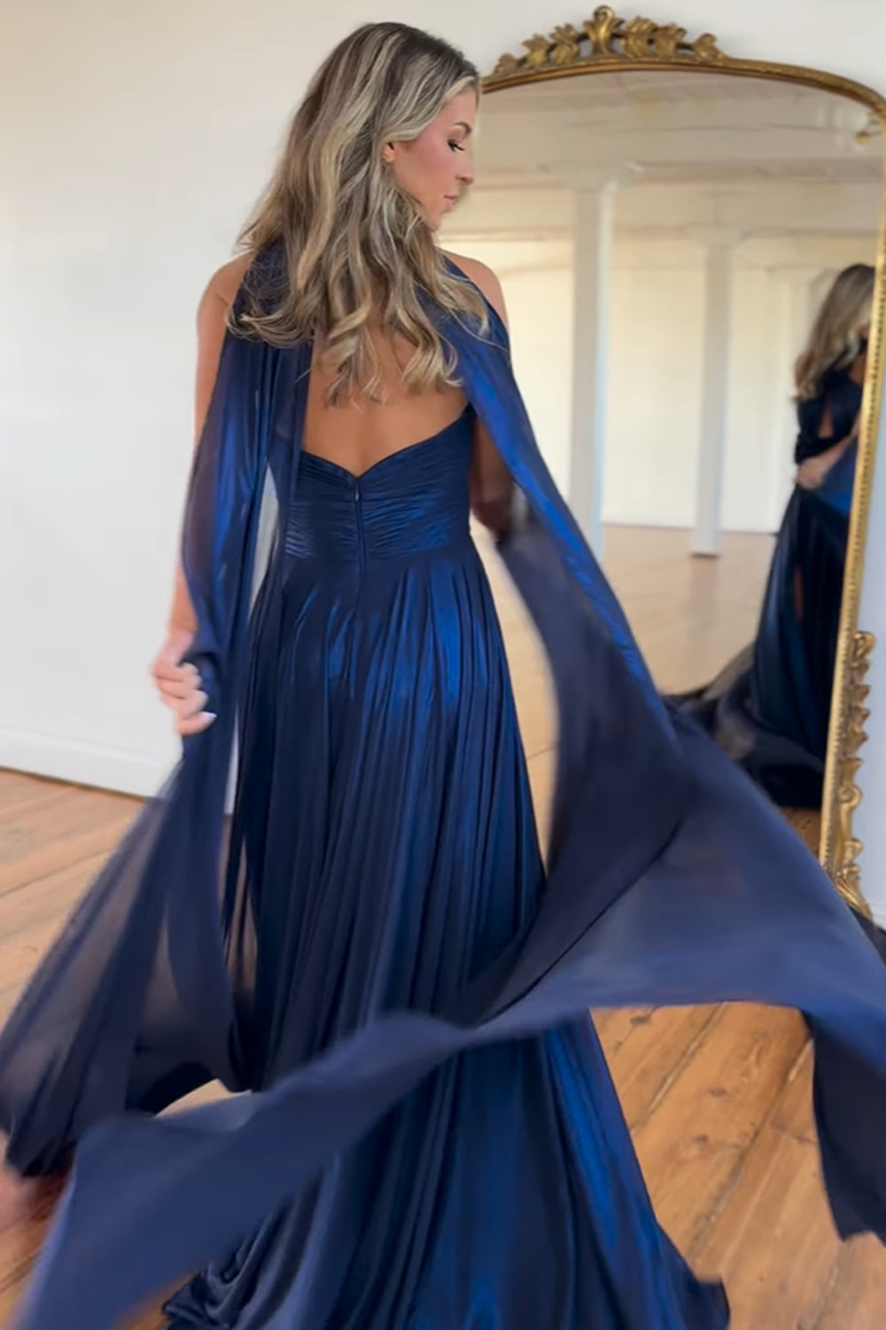 Robe de bal longue chic à col halter et coupe trapèze ornée de fleurs 3D
