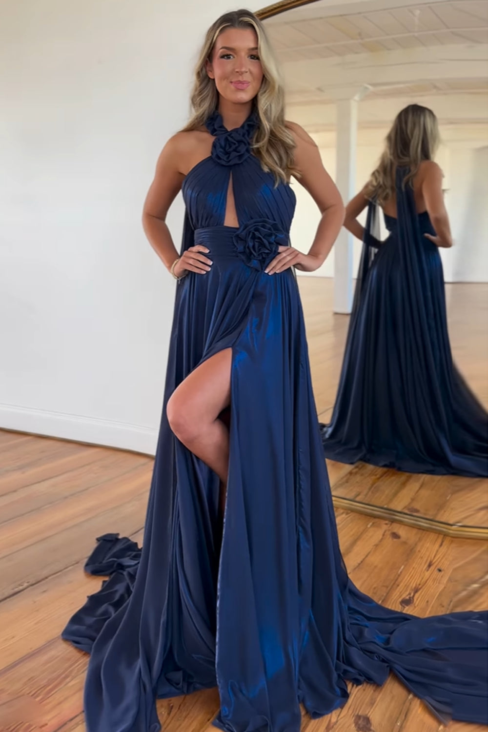Robe de bal longue chic à col halter et coupe trapèze ornée de fleurs 3D