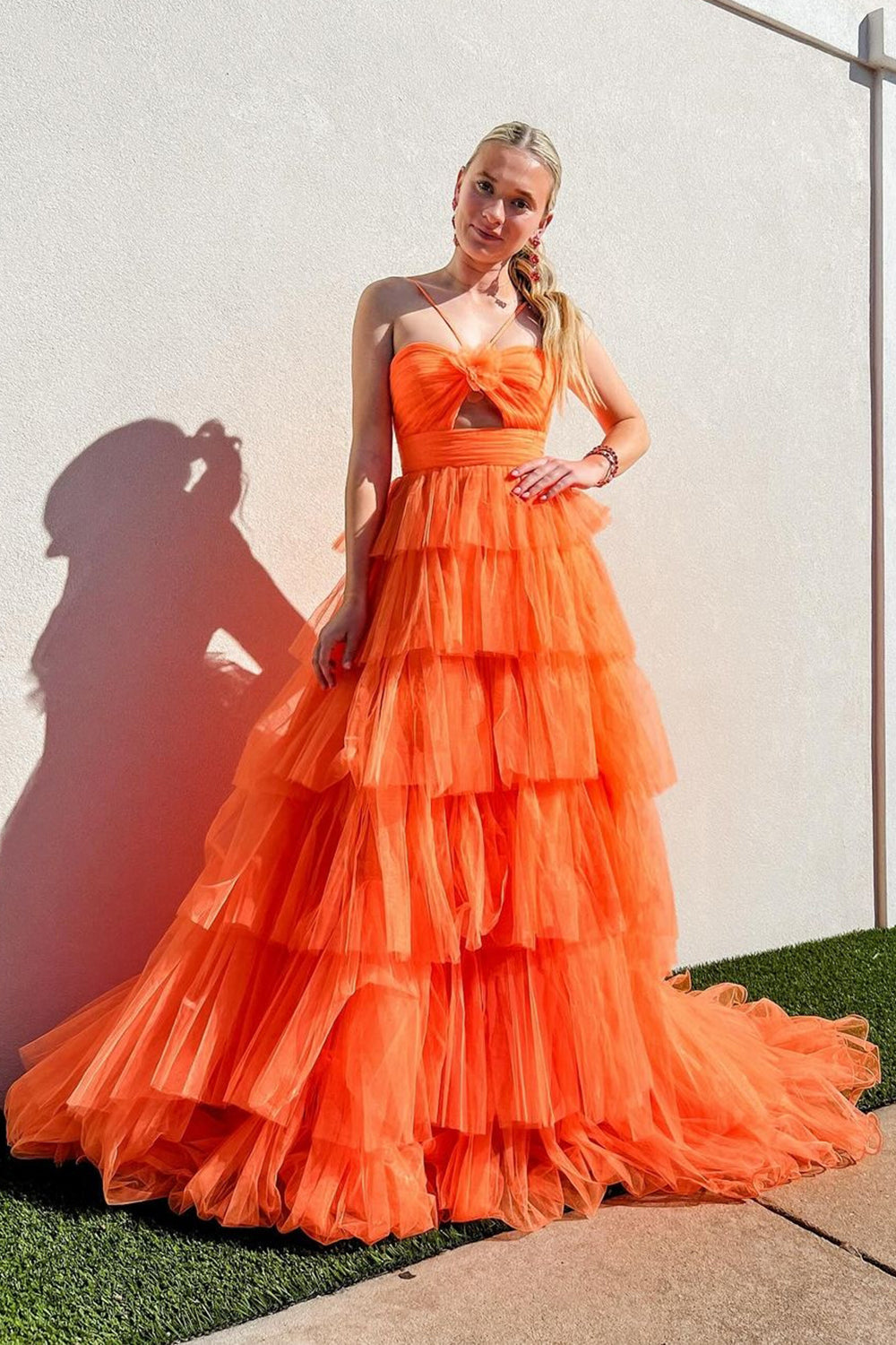 Robe de bal longue en tulle à volants, coupe trapèze, col licou