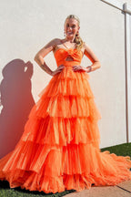 Robe de bal longue en tulle à volants, coupe trapèze, col licou