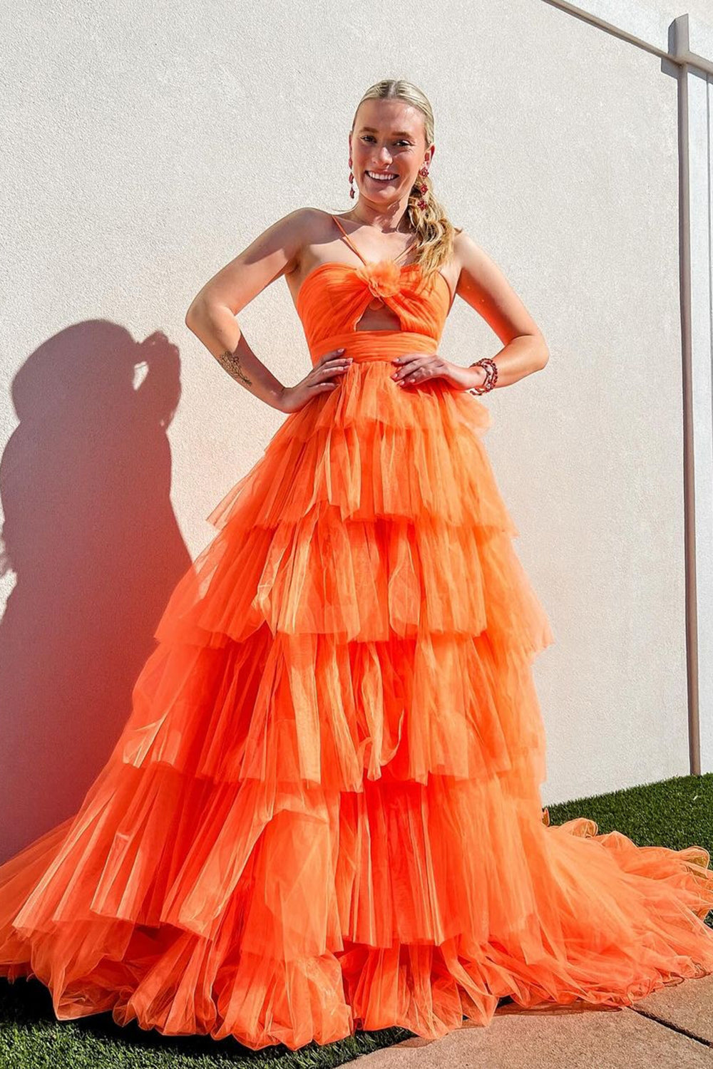 Robe de bal longue en tulle à volants, coupe trapèze, col licou