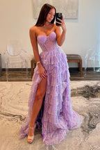 Robe de bal longue en tulle violet pailleté, décolleté cœur, bustier à volants et corset à volants