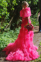 Vestido largo de fiesta de corte A, tul con volantes, escote cuadrado, mangas abullonadas y abertura.