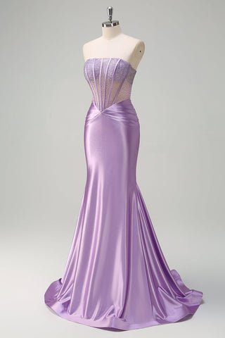 Vestido de fiesta largo de sirena morado sin tirantes, de satén con corsé y pedrería.