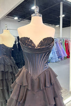 Vestido de fiesta largo de gasa con escote corazón, corte en A, volantes y corsé, con abertura
