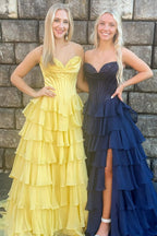 Vestido de fiesta largo de gasa con escote corazón, corte en A, volantes y corsé, con abertura