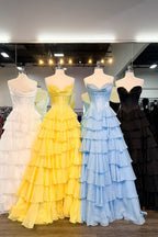 Vestido de fiesta largo de gasa con escote corazón, corte en A, volantes y corsé, con abertura
