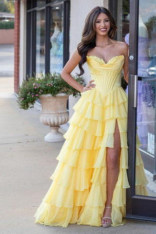 Vestido de fiesta largo de gasa con escote corazón, corte en A, volantes y corsé, con abertura