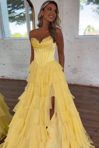 Vestido de fiesta largo de gasa con escote corazón, corte en A, volantes y corsé, con abertura