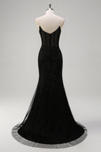 Robe de bal longue sirène à bretelles spaghetti, ornée de perles et fendue, bleu roi pailleté. Entièrement à paillettes et fendue.