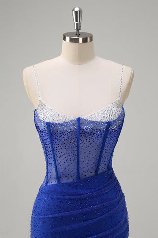 Vestido de fiesta largo de sirena con corsé, tirantes finos, lentejuelas y abertura, color azul real brillante.
