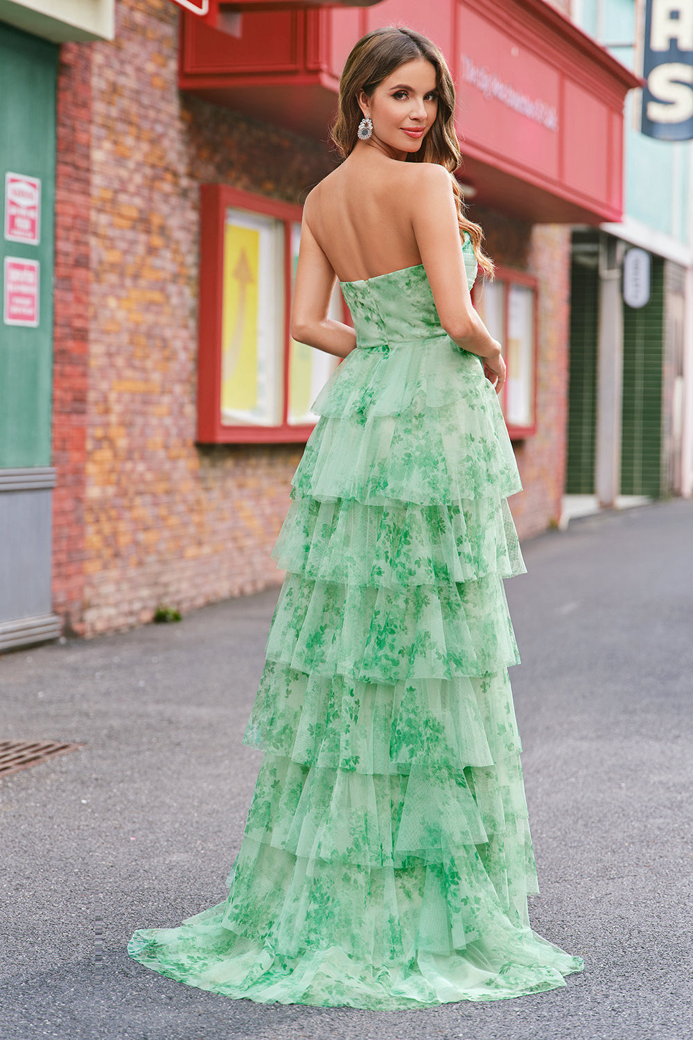 Robe de bal longue en mousseline de tulle vert à imprimé floral, coupe trapèze, avec fente.