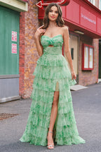 Robe de bal longue en mousseline de tulle vert à imprimé floral, coupe trapèze, avec fente.