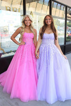 Robe de bal longue bustier en tulle lilas, coupe trapèze, ornée d'appliques