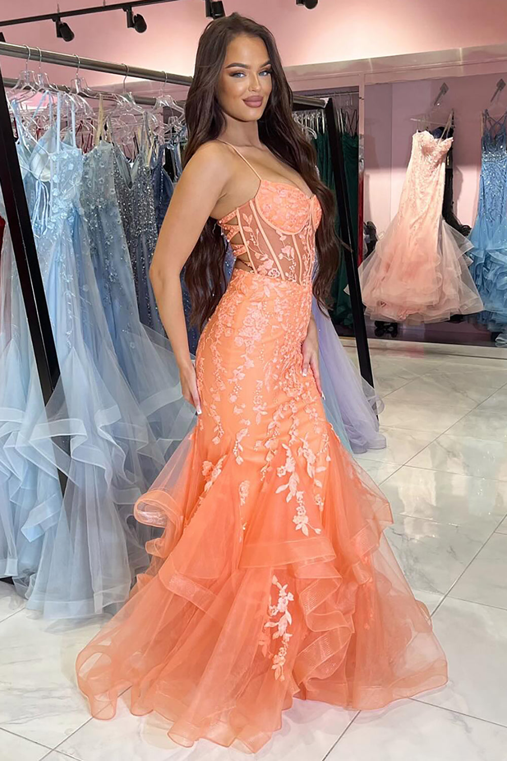Robe de bal longue sirène à bretelles spaghetti, corset à volants en tulle et appliques