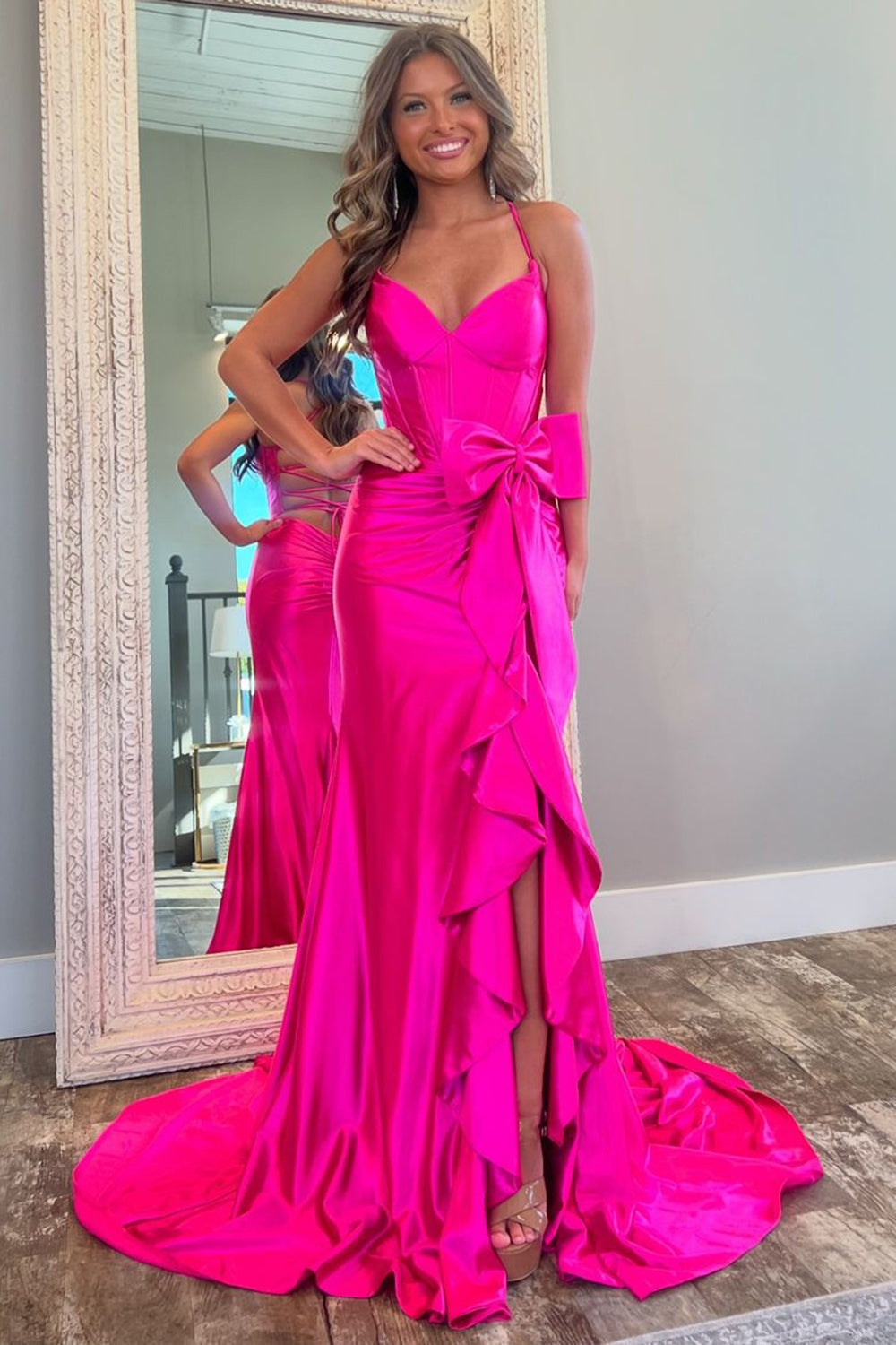 Robe de bal sirène longue en satin à fines bretelles spaghetti et corset avec nœud