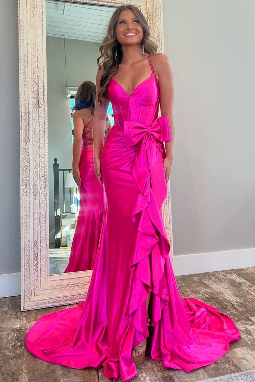 Robe de bal sirène longue en satin à fines bretelles spaghetti et corset avec nœud