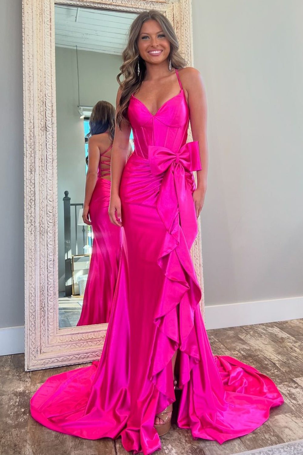 Robe de bal sirène longue en satin à fines bretelles spaghetti et corset avec nœud