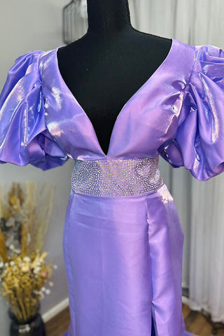 Robe de bal longue sirène à col en V et manches bouffantes, fendue.