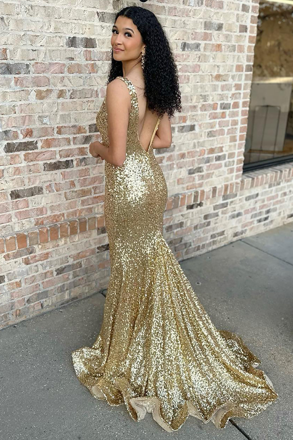 Robe de bal longue sirène à sequins dorés et paillettes, col en V