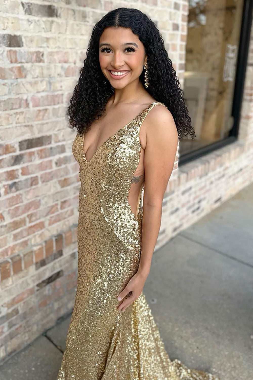 Robe de bal longue sirène à sequins dorés et paillettes, col en V