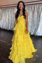 Robe de bal longue trapèze en mousseline à volants et décolleté cœur
