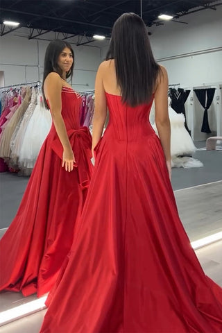 Robe de bal longue bustier tendance en satin, coupe trapèze, avec nœud.
