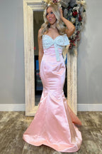 Robe de bal longue sirène en satin rose poudré avec décolleté cœur et nœud