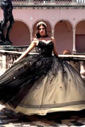 Robe de quinceañera en tulle pailleté à fines bretelles et appliques