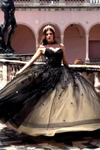 Robe de quinceañera en tulle pailleté à fines bretelles et appliques