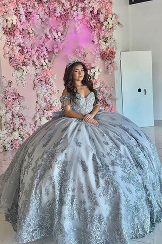 Robe de quinceañera princesse en tulle à épaules dénudées et ornée d'appliqués et de perles