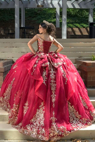 Robe de bal en tulle à épaules dénudées, ornée d'appliqués de sequins, pour une quinceañera.