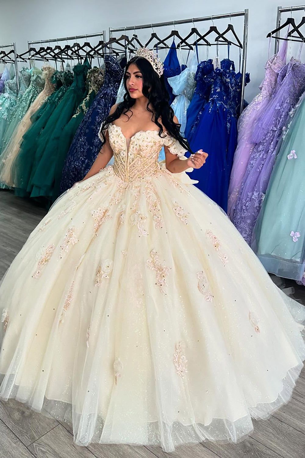 Robe de bal beige pailletée à épaules dénudées, corset appliqué, robe de quinceañera avec nœud