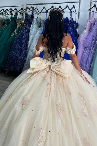 Robe de bal beige pailletée à épaules dénudées, corset appliqué, robe de quinceañera avec nœud