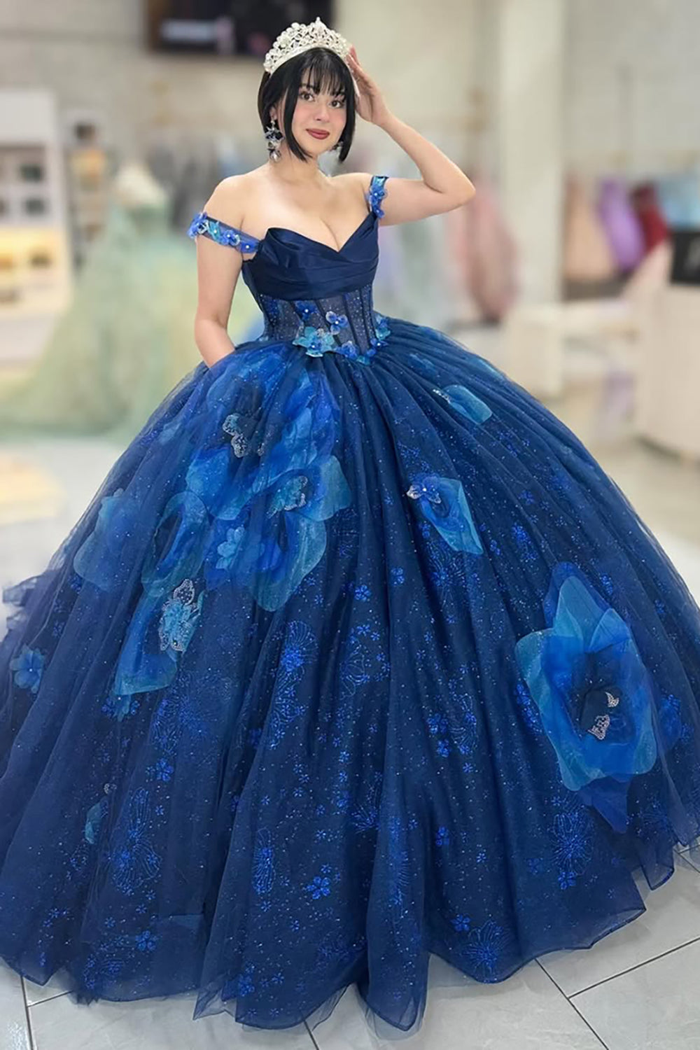 Robe de quinceañera bleu marine princesse à épaules dénudées et corset orné d'appliqués