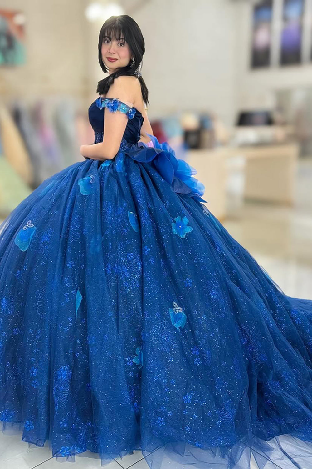 Robe de quinceañera bleu marine princesse à épaules dénudées et corset orné d'appliqués