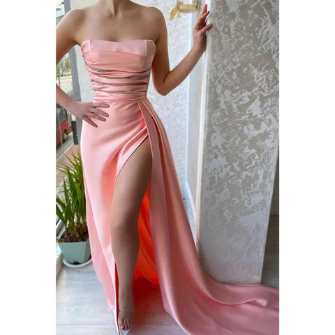 Robe de bal longue rose sans bretelles avec perles et fente haute 
