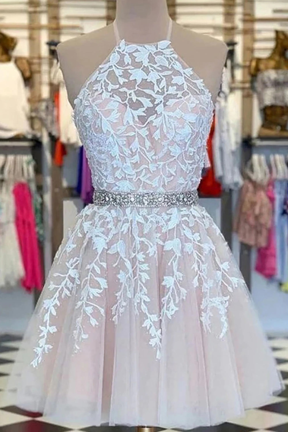 Vestido de fiesta de línea A con escote halter y espalda descubierta