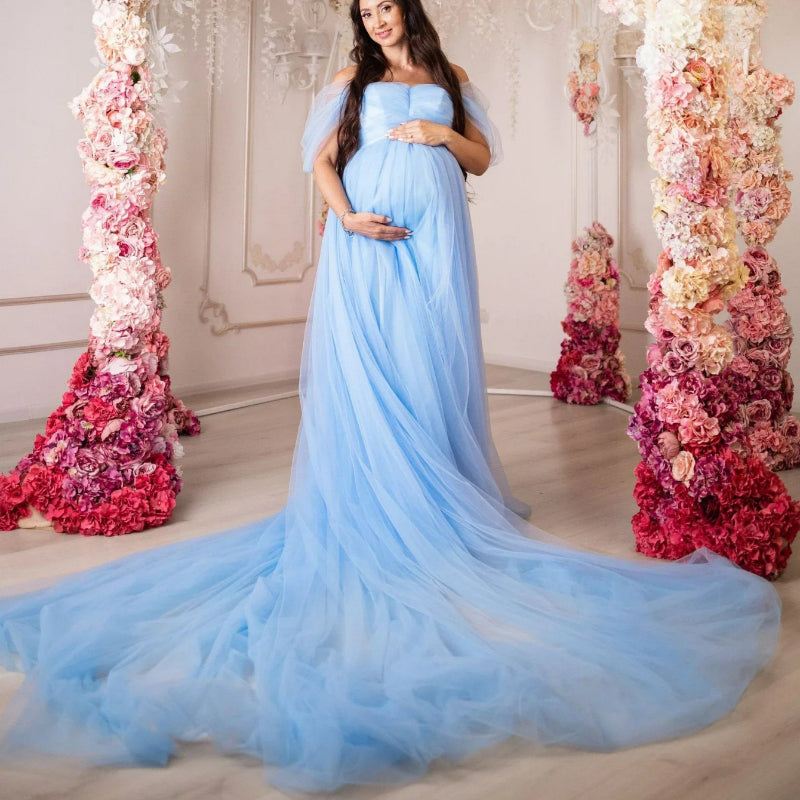 Elegante vestido de maternidad de tul azul celeste con cola - Ideal para sesiones de fotos de baby shower 