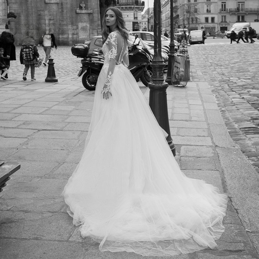 Robe de mariée de luxe 2023, sirène 2 en 1 détachable, dentelle brodée sur tulle, col rond, manches longues, fermeture boutonnée au dos.