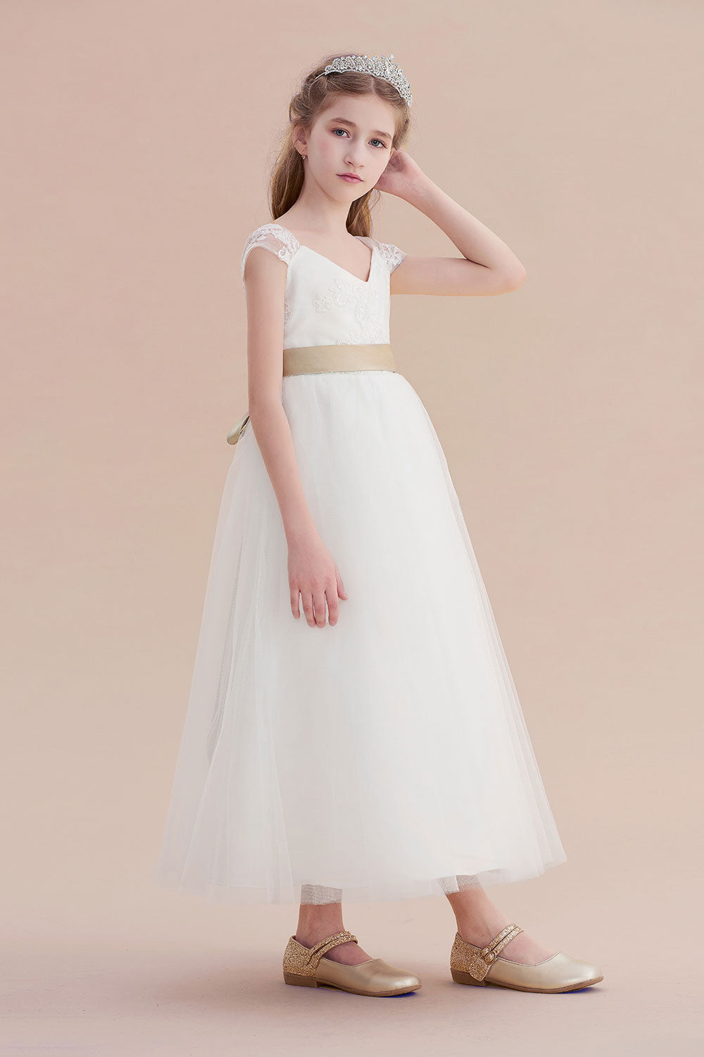 Robe de demoiselle d'honneur en tulle, coupe trapèze, manches courtes et décolleté cœur, disponible en ligne