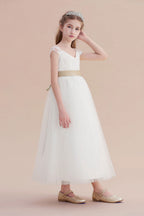Robe de demoiselle d'honneur en tulle, coupe trapèze, manches courtes et décolleté cœur, disponible en ligne