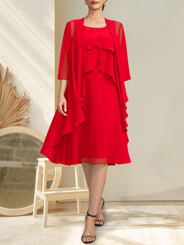 Vestido de gasa corte A con escote redondo y largo hasta la rodilla para la madre de la novia, con pedrería.