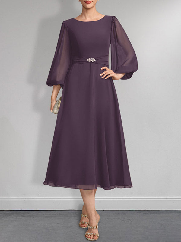 Vestido de chifón de corte A, largo té, para la madre de la novia, con escote redondo y broche de cristal plisado