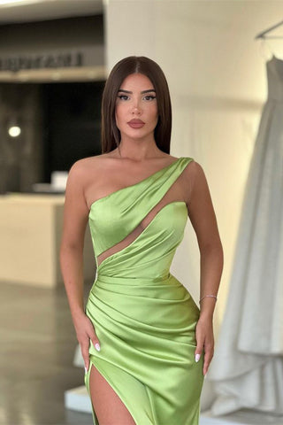 Robe de bal vert clair élégante, asymétrique, sans manches et fendue sur une longue épaule