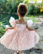 Vestido de bebé niña con elegantes adornos de mariposas rosas 