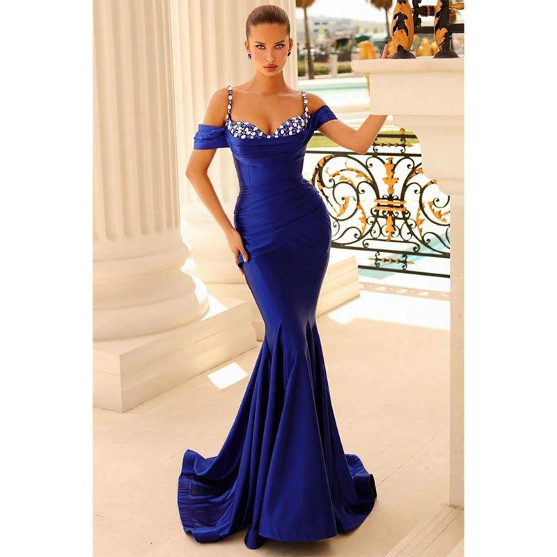 Robe de bal longue sirène en satin à bretelles spaghetti et perles plissées