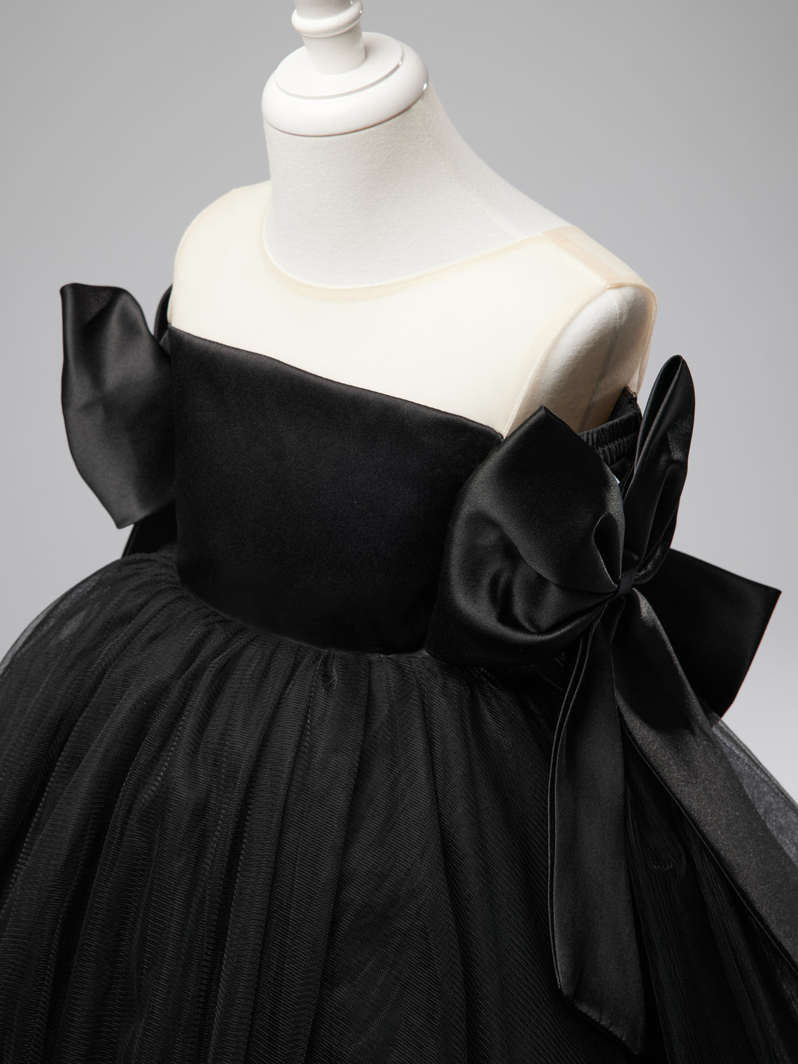Vestido de tul negro hasta la rodilla con hombros descubiertos para bebé niña 